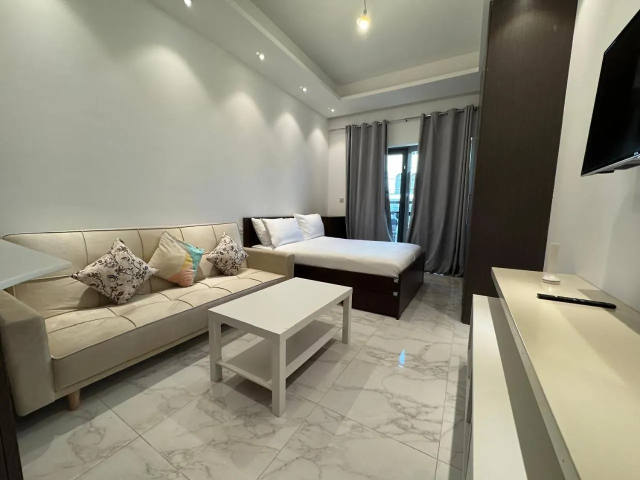 Sleek & Stylish Fully Furnished Studio Joya Verde location